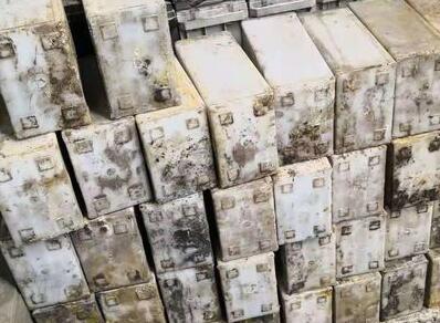 吉林四平查处一起非法回收废电瓶案